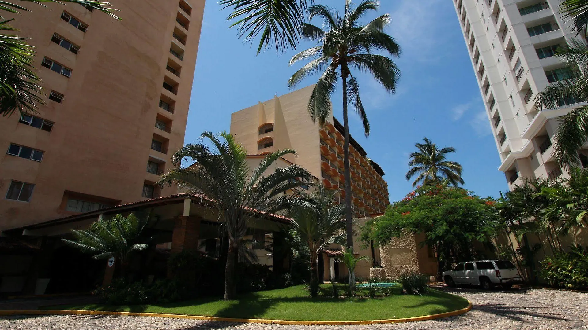 Sea River Tower Condo 132 Puerto Vallarta Apartment